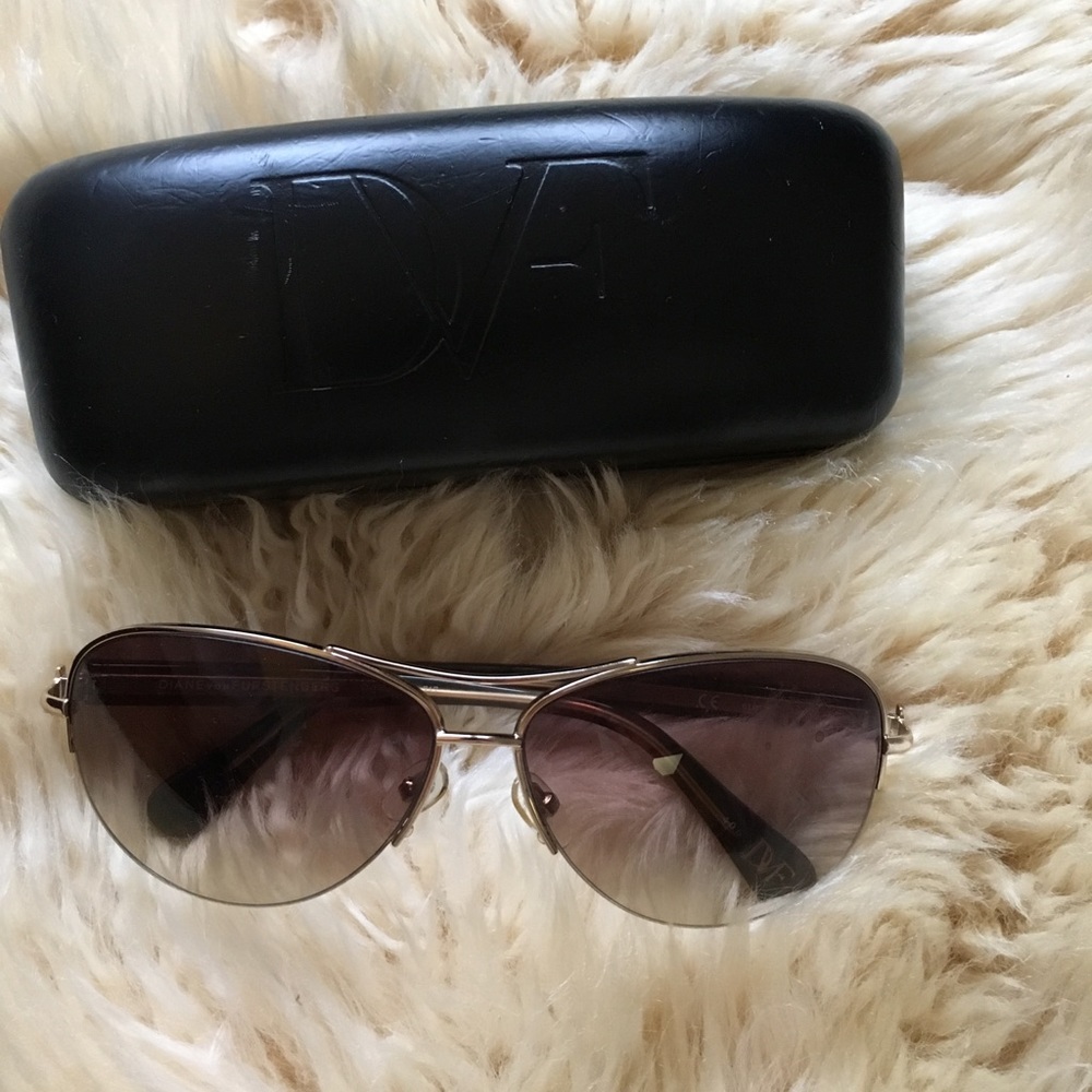 Pre-loved Diane von Furstenberg Gold Aviators
